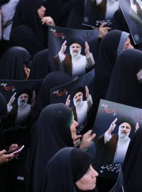 Lidé truchlící po smrti Ebráhím Raísí, Teherán