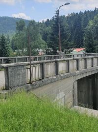 Uzavřený most Prefa v Lipně nad Vltavou