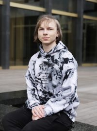 Šestnáctiletý Jaroslav je původem z Charkova. V Česku se nakonec dostal na střední školu, podle jeho slov to ale byl vyčerpávající boj