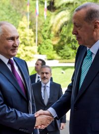 Ruský prezident Vladimir Putin a turecký prezident Recep Tayyip Erdogan během setkání v Soči