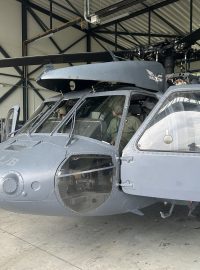 V Bochoři na Přerovsku jsou připraveni zasáhnout proti požáru na území celé České republiky dva vrtulníky Black Hawk