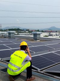 Fotovoltaická elektrárna společnosti Aisan v Lánech