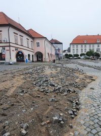 Následky bleskové povodně na náměstí v Týnu nad Vltavou