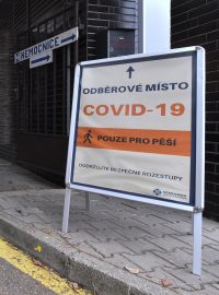 Testování na nemoc covid-19 v chrudimské nemocnici