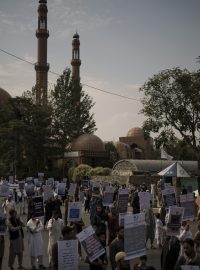 Demonstrace v afghánském Kábulu, která požaduje uvolnění zmrazených peněz ze zahraničí