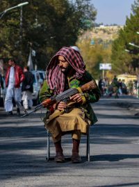 Vojenské hlídky v ulicích Kábulu