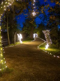 Výstava vánočního osvětlení Světla vyprávějí na pardubickém zámku