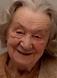 Josefína Napravilová si v 95 letech v Lidicích u Kladna převzala čestné občanství