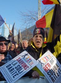 V belgické metropoli Bruselu demonstrovaly 18. listopadu tisíce Belgičanů. Poklidnou manifestací a průvodem městem dav složený ze zástupců obou hlavních jazykových skupin – Vlámů i Valonů – vyjádřil podporu zachování jednoty země