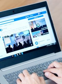 Facebook , sociální sítě , notebook , sociální síť