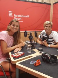 Tenistka Marie Bouzková ve studiu Radiožurnálu Sport v pořadu Páteční finiš Kateřiny Neumannové