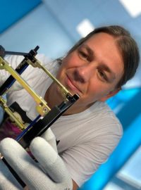 Jakub Kapuš, jeden ze členů týmu, který družici vyvinul, věří, že právě nanosatelity jsou budoucností vesmírných družic.