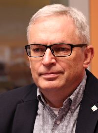 Senátor David Smoljak.