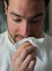 Rýma, chřipka, nemoc, onemocnění, smrkání, teplota (ilustrační foto)