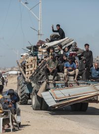 Palestinci žijící v Rafahu se stěhují do bezpečnějších oblastí v Gaze
