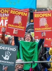 Odpůrci brexitu reagují na rozhodnutí britského nejvyššího soudu ve sporu o přerušení parlamentu