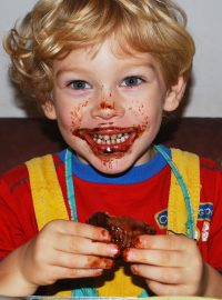 Přejídání se cukry, to je bohužel přesně to, co se dnes u dětí děje  (ilustrační foto)