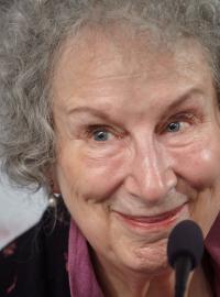 Kanadská spisovatelka Margaret Atwoodová na diskuzi s fanoušky v Knihovně Václava Havla