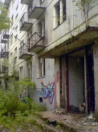 Bývalý vojenský objekt v Milovicích kontaminovaný azbestem