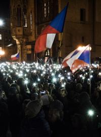 Demonstrace na Staroměstském náměstí za odstoupení Andreje Babiše