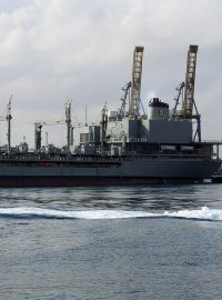 Největší loď íránského námořnictva Kharg v roce 2012