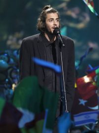 Portugalský soutěžící Salvador Sobral vystoupil s písní „Amar Pelos Dois“