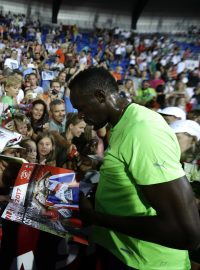 Usain Bolt se ochotně podepisoval českým fanouškům.