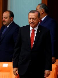 Prezident Recep Tayyip Erdogan v sobotu symbolicky vystoupil v parlamentu ve stejné době, kdy byl v červenci 2016 bombardovaný.