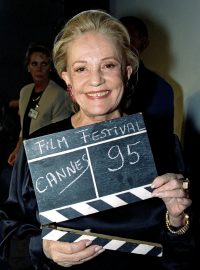 Francouzská herečka Jeanne Moreauová při zahájení festivalu v Cannes v roce 1995