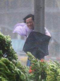 Hong Kong vydal varování nejvyššího stupně kvůli tropické bouři Hato.