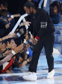 Kendrick Lamar s fanoušky na předávání cen MTV VMA