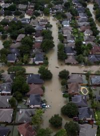 Zaplavené domy v americkém Houstonu po bouři Harvey