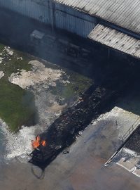 Chemička Arkema u Houstonu, která hořela v důsledku záplav po hurikánu Harvey