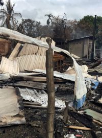 Vypálené domy ve vesnici na severu Arakanského státu.