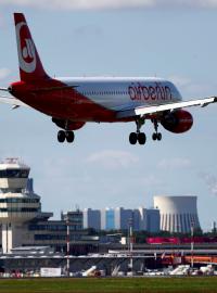 Letadlo Air Berlin na berlínském letišti Tegel