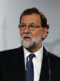 Španělský premiér Mariano Rajoy po mimořádném zasedání ústřední vlády v Madridu