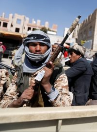 Bojovníci z řad Húsíů při nepokojích v jemenském Saná