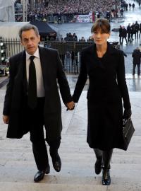 Bývalý prezident Nicolas Sarkozy a jeho žena Carla Bruni-Sarkozyová.