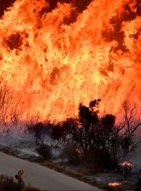 Požár v Kalifornii páchá obrovské škody