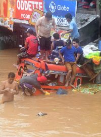 Tropická bouře způsobila na Filipínách záplavy