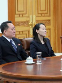 Jihokorejský prezident Mun Če-in přijal delegaci vysokých představitelů KLDR, včetně sestry severokorejského diktátora Kim Jo-čong