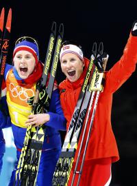 Vítězná norská štafeta, Marit Björgenová úplně vpravo