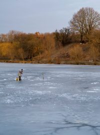 Zamrzlé jezero (ilustrační foto)