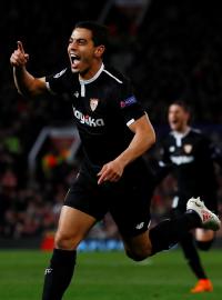 Wissam Ben Yedder ze Sevilly se raduje z trefy proti Manchesteru United