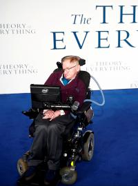 Hawking se zabýval třeba velikostí vesmíru nebo kvantovou teorií, kterou označoval za způsob, jak zjistit, co se stalo na začátku času a co se stane na jeho konci.