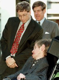 Stephen Hawking a Bill Gates v roce 1997.