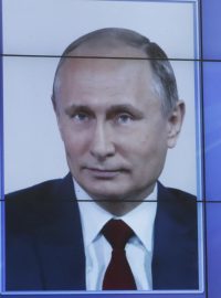Vladimir Putin získal podle zatím neoficiálních výsledků přes 56 milionů hlasů.