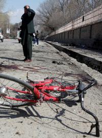 Nejméně 26 mrtvých a 18 zraněných si vyžádal dnešní útok sebevražedného atentátníka poblíž šíitské svatyně v afghánské metropoli Kábulu.