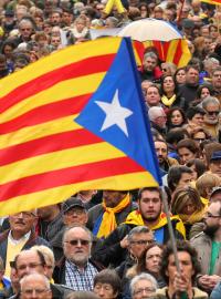 &#039;Propusťte politické vězně,&#039; protestovali lidé proti Puigdemontovu zadržení - Barcelona