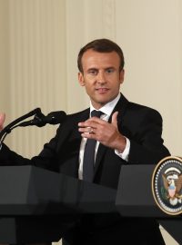 Francouzský prezident Emmanuel Macron se svým americkým protějškem Donaldem Trumpem ve Washingtonu